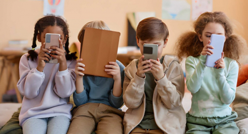 Bambini e schermi: la proposta italiana e la contestazione UE a TikTok